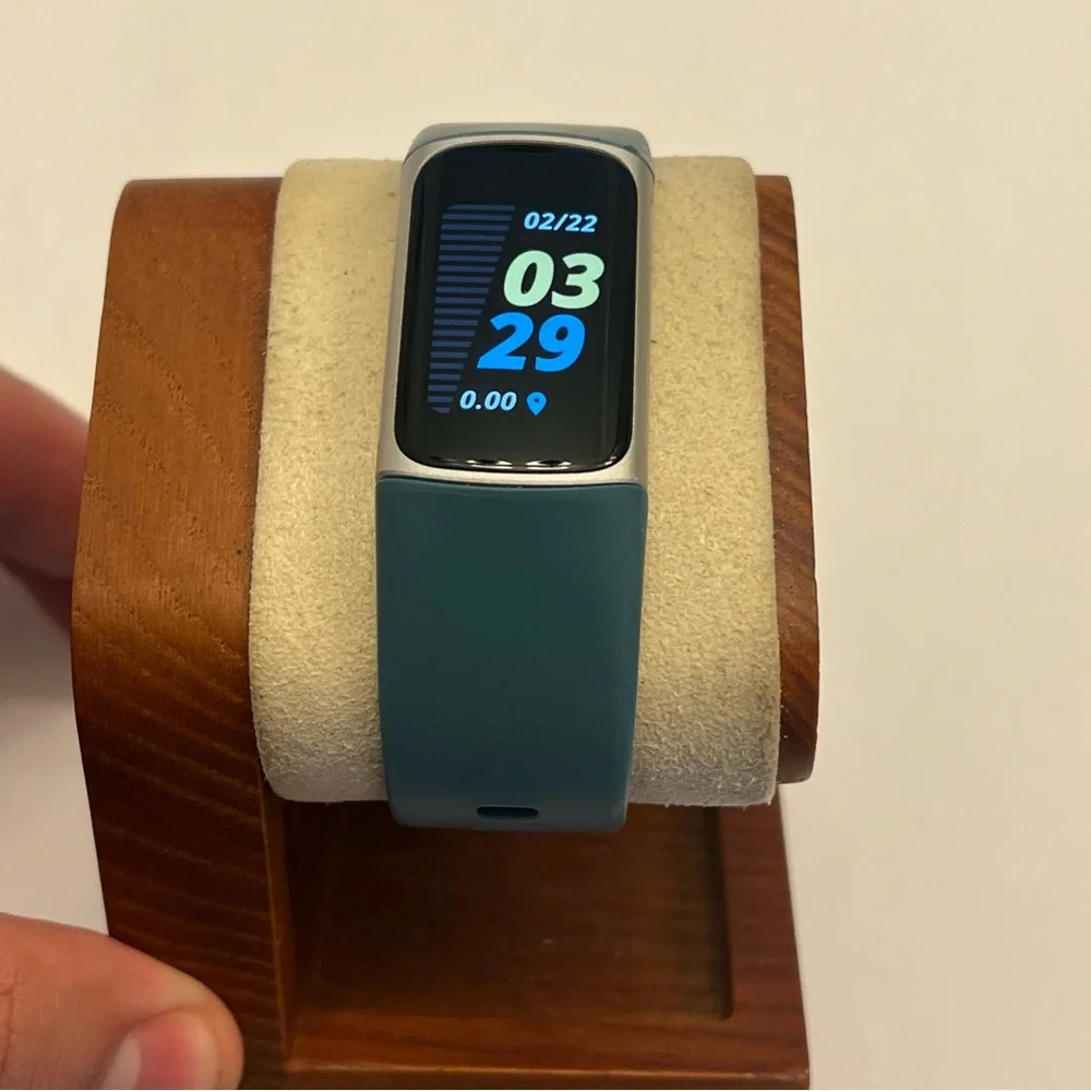 Fitbit charge 5 (tested, Charger included, blue‎ and silver)